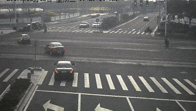 黄灯亮时，莫再冲！“抢黄灯”是路口最危险的行为之一