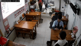 “只剩2元钱了,给我老师加个卤蛋” “只剩2元钱了,给我老师加个卤蛋”