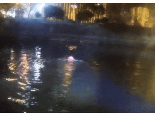 凌晨2点，他跳下去救人，发现水里还有一个老熟人……