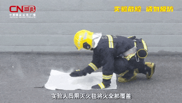 一张毯子放倒一个娃？这种毯子能救命，但别直接用手碰