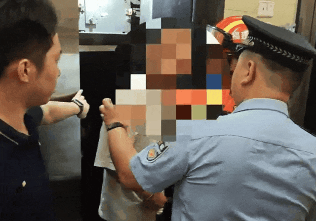 千万别再倚靠这个门，小心坠入“深渊”！