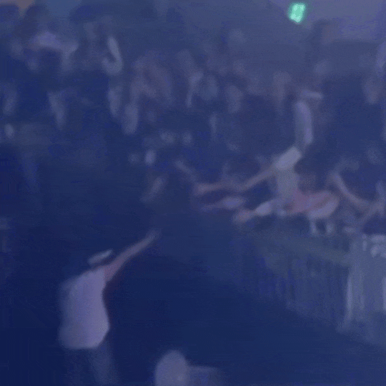 演唱会看台围栏断裂！粉丝坠落！SJ凌晨发文回应！