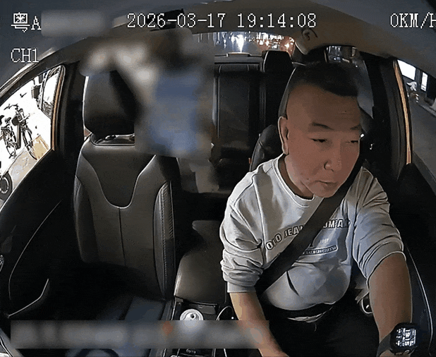 “我没钱的，师傅…”“您不是没钱，是没带钱！”