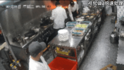 店员连连犯错，后厨变“火海”，监控曝光这些致命操作