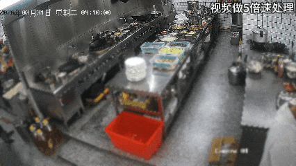 店员连连犯错，后厨变“火海”，监控曝光这些致命操作