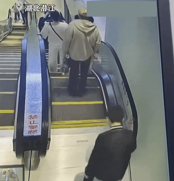 自动扶梯无故骤停，多人险摔倒，男子恶行被监控拍下！别拿生命开玩笑