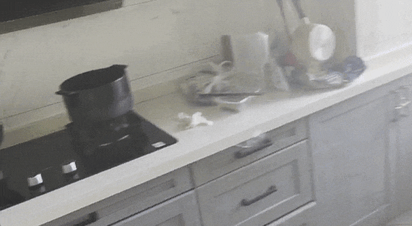 浙江男子炖肉时回房睡着，厨房烟雾弥漫！醒来后懵了：身边都是消防员……