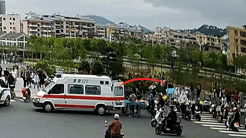 “前浪”“后浪”皆英雄！为退休民警和“00后”新警点赞！