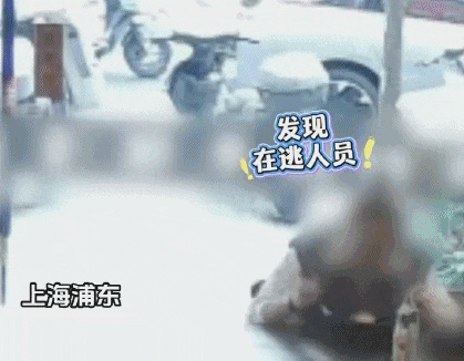 民警在餐馆吃饭，发现邻座女子侧脸十分眼熟，当场抓住！