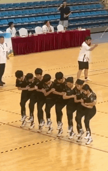 1分钟10人同步跳绳258次!刷屏的“绳”气少年们,来自三亚 1分钟10人同步跳绳258次!刷屏的“绳”气少年们,来自三亚