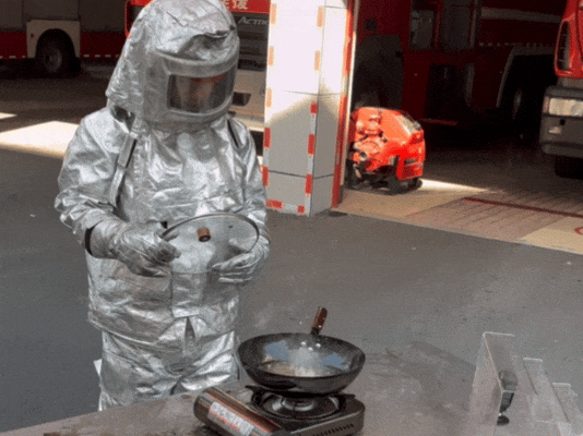 重要提醒：千万别在燃气灶旁做面食，会爆炸！