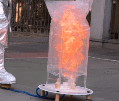 重要提醒：千万别在燃气灶旁做面食，会爆炸！