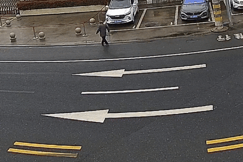 99岁爷爷被88岁奶奶温柔“训话”，刚结婚的民警被“暴击”