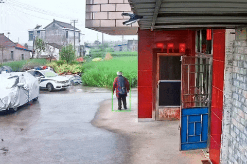 99岁爷爷被88岁奶奶“训话”，民警：刚领证就被“秀”到了