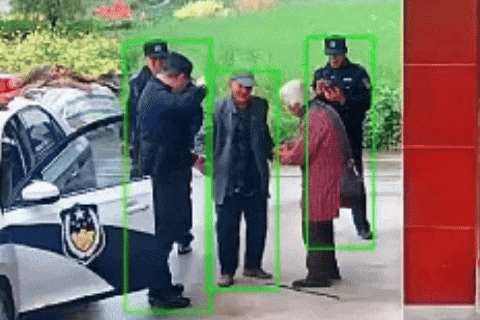 99岁爷爷被88岁奶奶温柔“训话”，刚结婚的民警被“暴击”