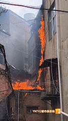 浓烟滚滚、火光冲天！昆明一城中村发生火情，电线连片起火，起因竟是……