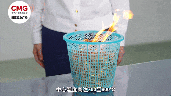 发现楼上邻居这样做，请立刻报警