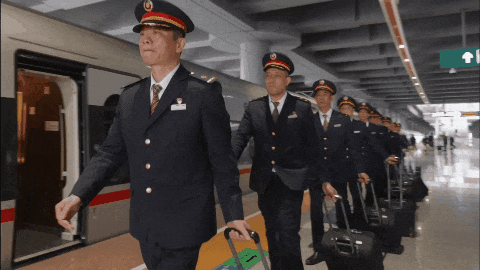 11位初代高铁司机，已拿下“500万”！