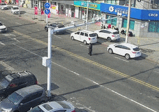 新疆一女子路边买馕，回头车没了，真相太离谱