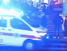 路遇交通事故 正在吃饭的女辅警扔下碗筷就冲了出去