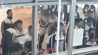 厦门高一女生突发心脏骤停，三名教师跪地争分夺秒抢回一条人命！校长：开学刚培训AED