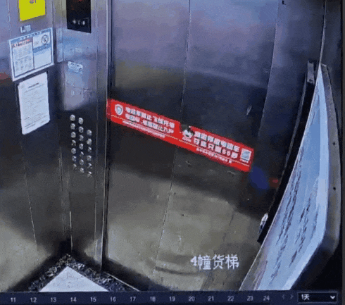 男子进电梯后离谱的一幕发生了，监控拍下全程