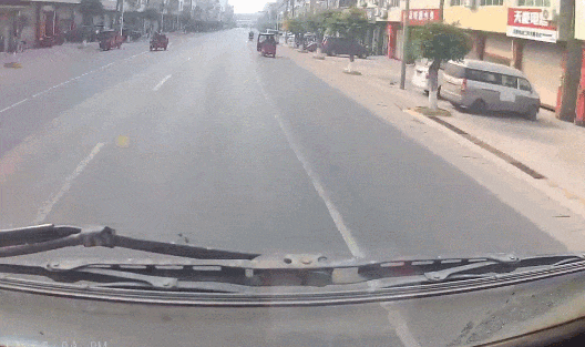 无证、无牌、逆行、闯红灯......老年人出行安全再敲警钟！