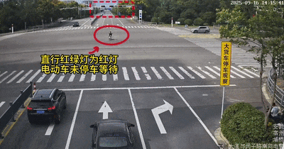 15岁少年骑车闯红灯，想躲已经晚了...