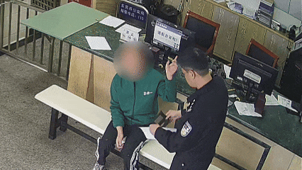 民警走进小学校园，找到了这5名同学