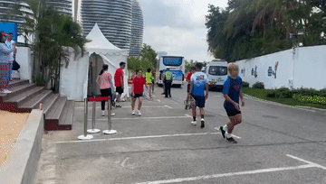 三亚海边，运动“大变身”