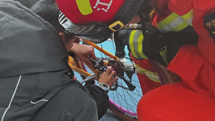 自行车、跑步机暗藏风险 @家长 孩子被卡这样处理