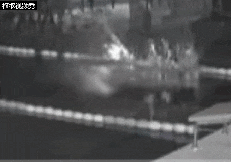 四川一游泳馆泳池凌晨被人投火锅底料、酱油等液体物，警方通报