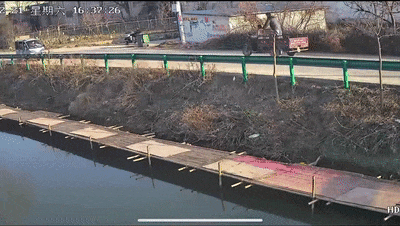 悔的崩溃！男子不停拍打自己，直呼“我后悔了”…