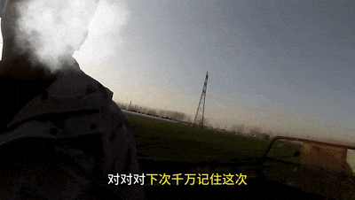 悔的崩溃！男子不停拍打自己，直呼“我后悔了”…