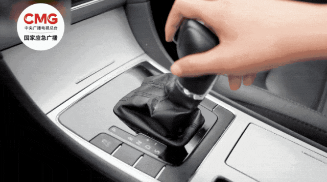 今天车流量达7000万！高速突遇险情如何提醒后车？