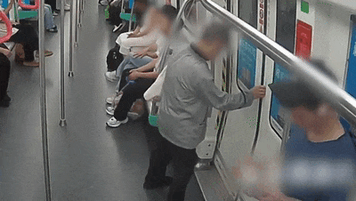 两次电击除颤！一男子在深圳地铁内心脏骤停，心肺复苏、人工呼吸接力抢救