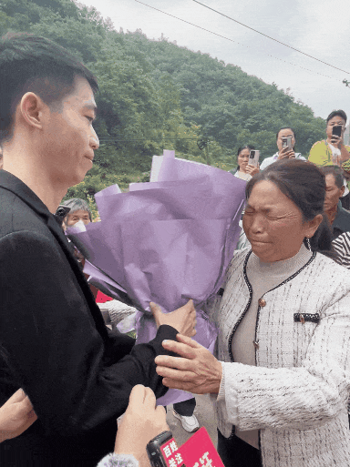 “谢谢你回到我身边！” 失散26年后，贵州男子在母亲节这一天回家了