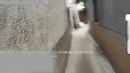 冒充客服远程操控？民警掏出一枚回形针......