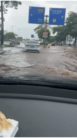 疯狂“倒水”,注意防范!广东多地遇水浸,这雨为何这么猛? 疯狂“倒水”,注意防范!广东多地遇水浸,这雨为何这么猛?