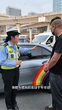 合肥一男子车窗外挂40斤大鱼炫耀，第二天被叫到交警队，承认了：不是钓的，是买的！