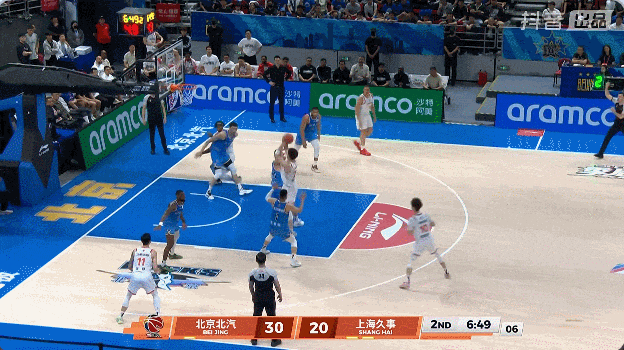 大比分3:1战胜北京,上海男篮时隔24年重返CBA总决赛舞台 大比分3:1战胜北京,上海男篮时隔24年重返CBA总决赛舞台