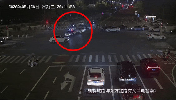 长沙交警为生命“狂飙”：7分钟打通“绿色通道”，紧急护送羊水破裂孕妇就医