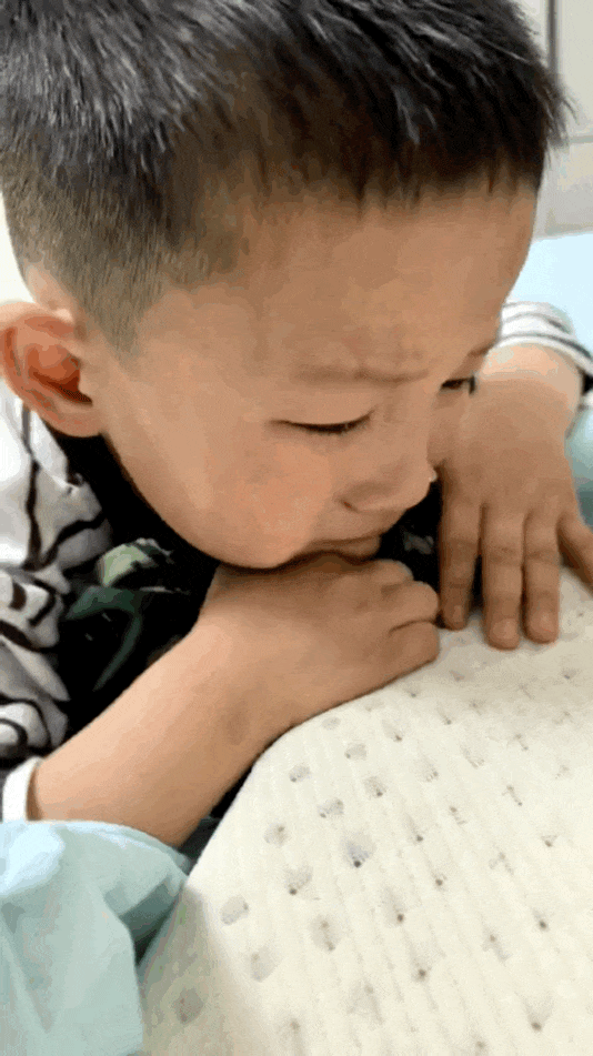 “我不敢说想爸爸,怕爸爸难过得很” “我不敢说想爸爸,怕爸爸难过得很”