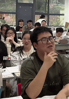 “同学们，现在正式开烤！”