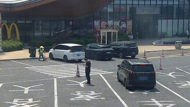 锁定、夹击、控制，一气呵成！直击海宁警方抓捕现场→