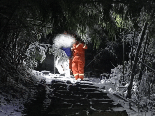 真心建议:不要穿白色雨衣爬山!更多“冷知识”你可能还不知道…… 真心建议:不要穿白色雨衣爬山!更多“冷知识”你可能还不知道……
