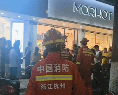杭州街头白蛇被领回,“许仙”找到了!但是有反转…… 杭州街头白蛇被领回,“许仙”找到了!但是有反转……