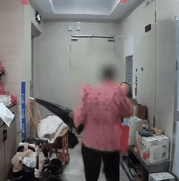 仅3分钟，楼道烟雾弥漫！这样的邻居你有吗？