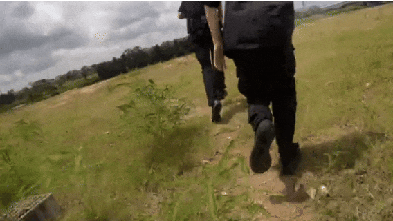 报警人为啥不接电话?腾不出手! 报警人为啥不接电话?腾不出手!