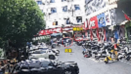拦住他!嫌疑人逃跑,两名外卖小哥二话不说冲了过去→ 拦住他!嫌疑人逃跑,两名外卖小哥二话不说冲了过去→